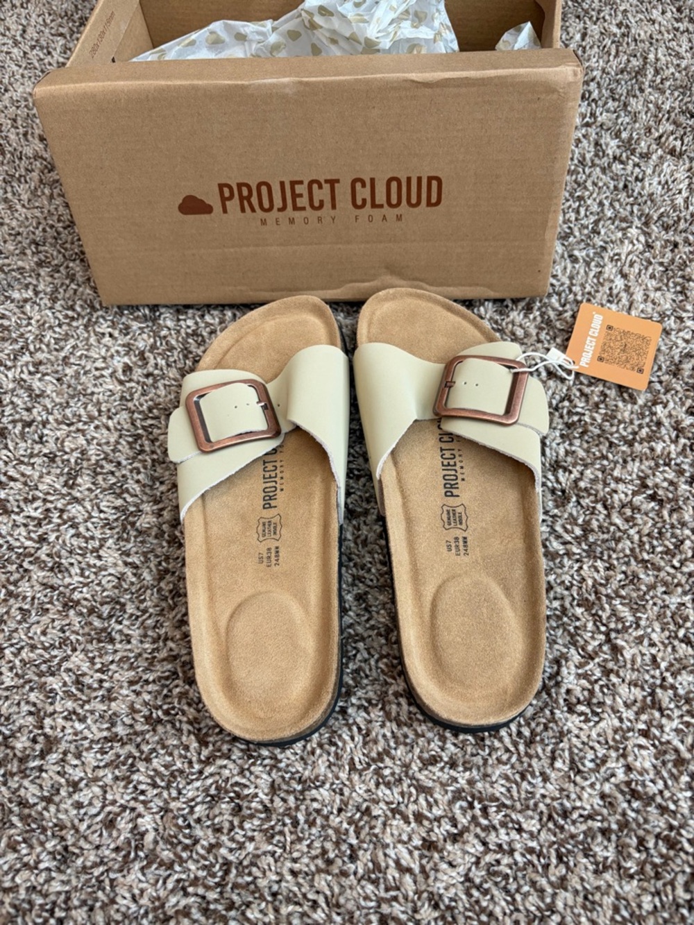 NWT Project Cloud Women's Cream Single-Buckle Slide Sandals